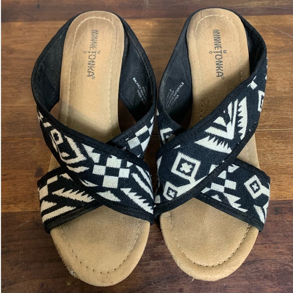 Minnetonka Black and White Fabric Aztec Tribal Western Sandal Wedge Size 8